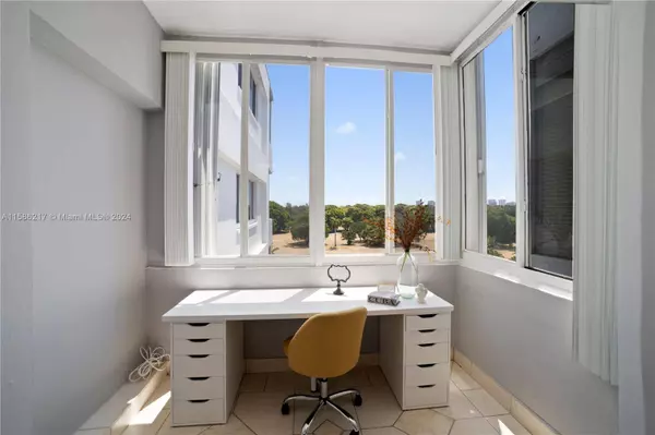 1700 Pierce St #703, Hollywood, FL 33020