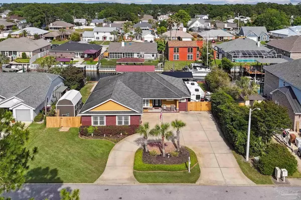 1606 Luzon Ln, Gulf Breeze, FL 32563