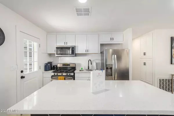 829 E BUFFALO Street, Chandler, AZ 85225