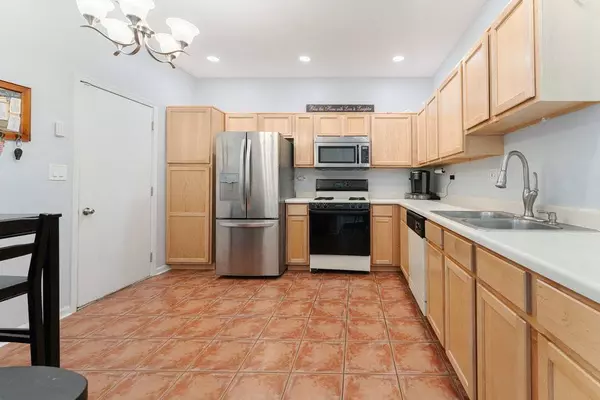 24043 Pear Tree CIR, Plainfield, IL 60585