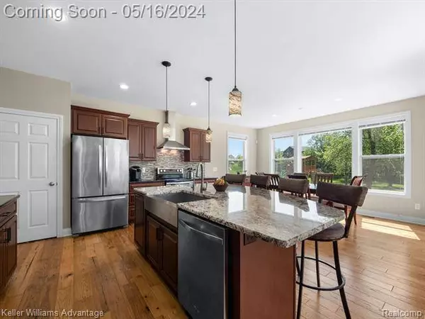 9726 Wicklow Hill Court, Fenton, MI 48430