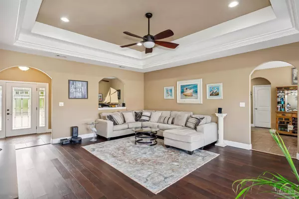 1606 Luzon Ln, Gulf Breeze, FL 32563