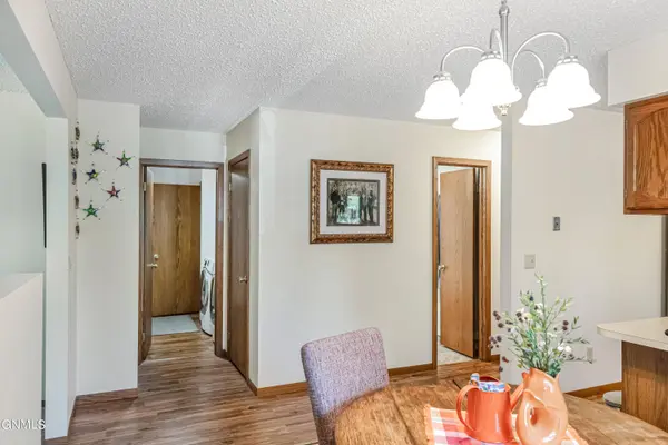 2935 Manitoba LN, Bismarck, ND 58503