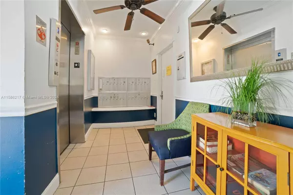 1700 Pierce St #703, Hollywood, FL 33020