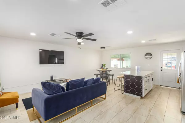 829 E BUFFALO Street, Chandler, AZ 85225