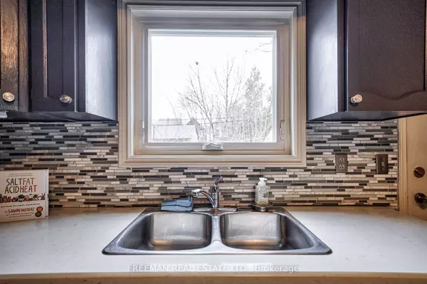 124 Yarmouth Rd, Toronto, ON M6G 1X2