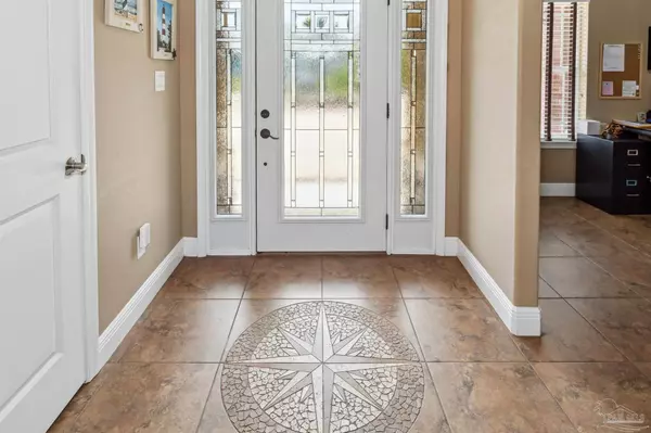 1606 Luzon Ln, Gulf Breeze, FL 32563