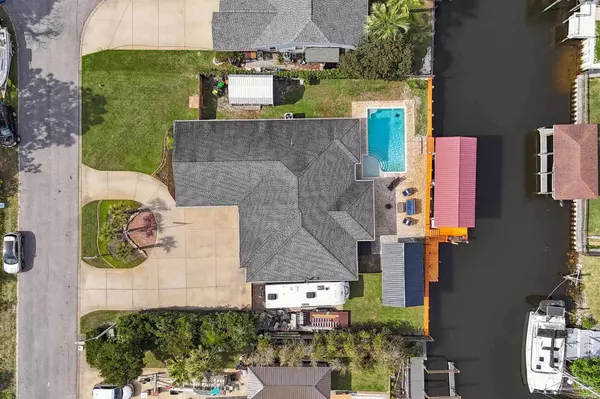 1606 Luzon Ln, Gulf Breeze, FL 32563