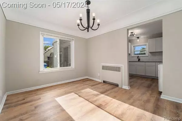 21267 WALTHAM Road, Warren, MI 48089