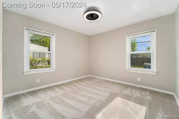 21267 WALTHAM Road, Warren, MI 48089