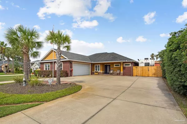 1606 Luzon Ln, Gulf Breeze, FL 32563