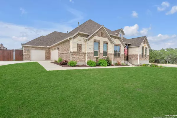 116 Moon Ln, Castroville, TX 78009