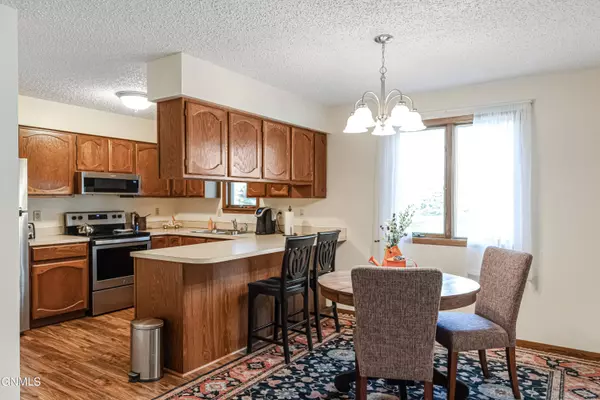 2935 Manitoba LN, Bismarck, ND 58503