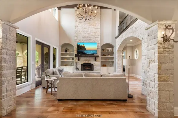 18588 Anasazi Bluff Dr, College Station, TX 77845