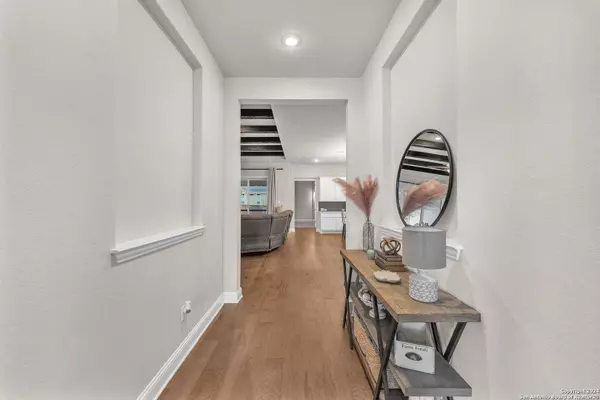 116 Moon Ln, Castroville, TX 78009