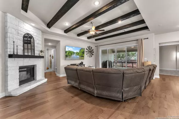 116 Moon Ln, Castroville, TX 78009