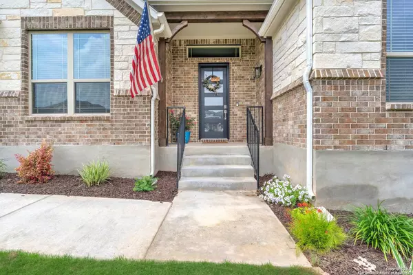 116 Moon Ln, Castroville, TX 78009