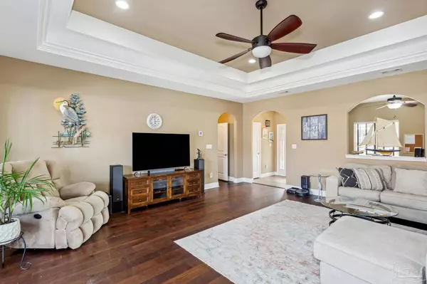 1606 Luzon Ln, Gulf Breeze, FL 32563