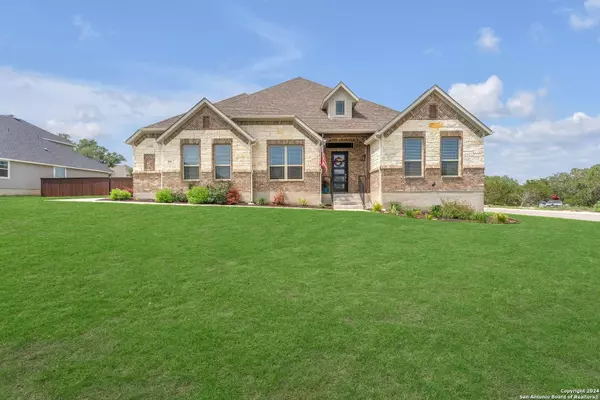 116 Moon Ln, Castroville, TX 78009