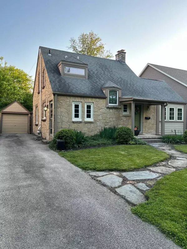 1118 W Daniel Street, Champaign, IL 61821