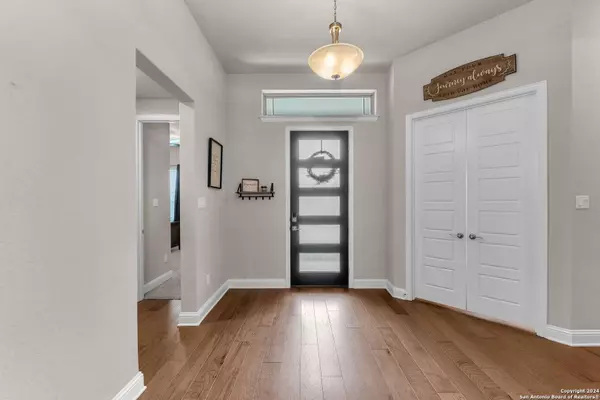 116 Moon Ln, Castroville, TX 78009