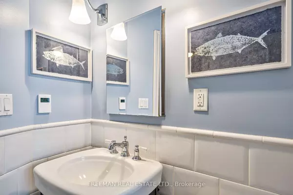 124 Yarmouth Rd, Toronto, ON M6G 1X2