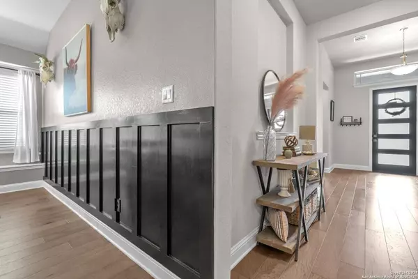 116 Moon Ln, Castroville, TX 78009