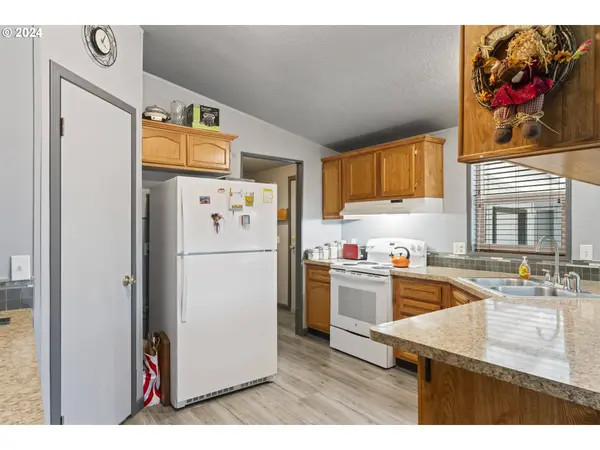 700 N MILL ST, Creswell, OR 97426