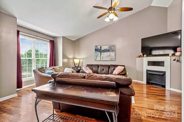 3246 48th Avenue LN, Hickory, NC 28601