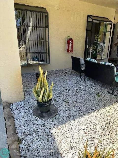 1977 SW 15th St  #111, Deerfield Beach, FL 33442