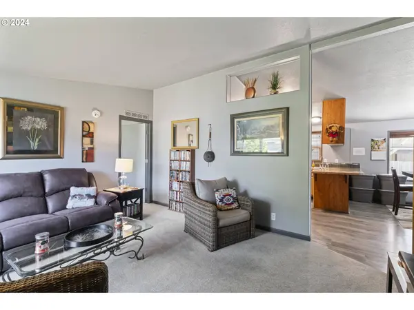 700 N MILL ST, Creswell, OR 97426