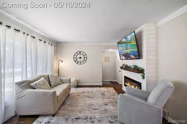 2817 Oliver Road, Royal Oak, MI 48073