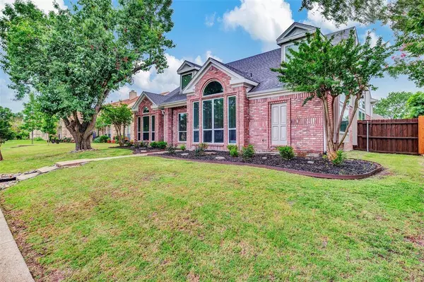 5709 Willowbrook Drive, Rowlett, TX 75088