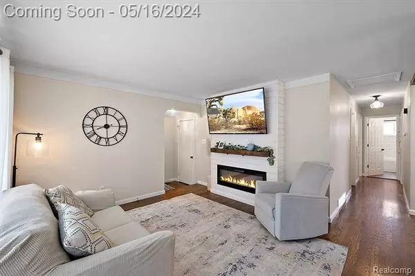 2817 Oliver Road, Royal Oak, MI 48073