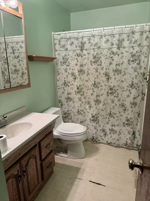 527 Northgate RD, Lindenhurst, IL 60046