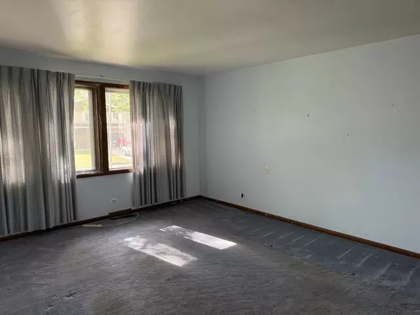 527 Northgate RD, Lindenhurst, IL 60046