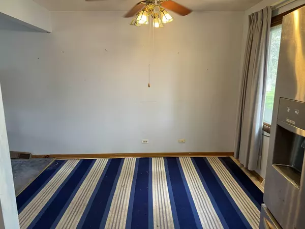 527 Northgate RD, Lindenhurst, IL 60046