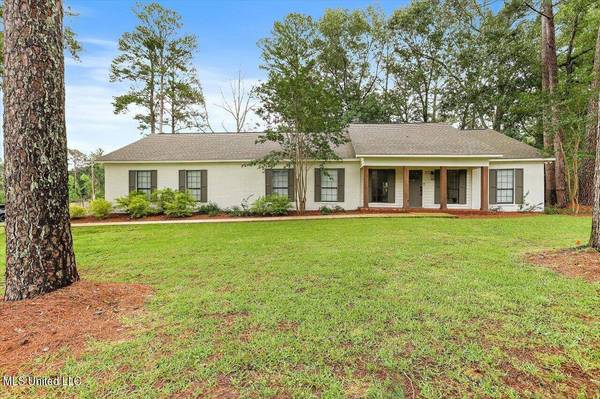 702 N Oakridge Drive, Brandon, MS 39047