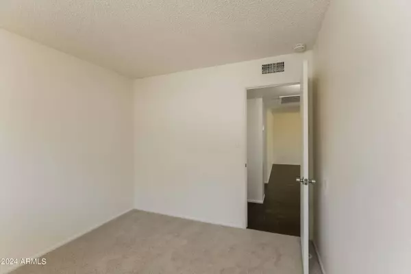 4613 W LUPINE Avenue, Glendale, AZ 85304