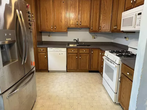 527 Northgate RD, Lindenhurst, IL 60046