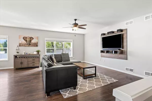 709 Holy Cross Way, Madison, WI 53704