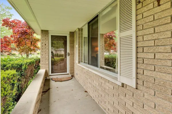 5000 Woodberry Drive, Shelby Twp, MI 48316