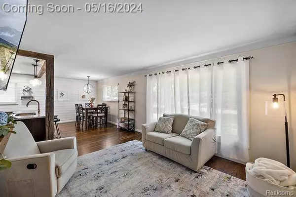 2817 Oliver Road, Royal Oak, MI 48073