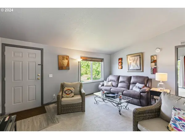 700 N MILL ST, Creswell, OR 97426