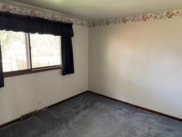 527 Northgate RD, Lindenhurst, IL 60046