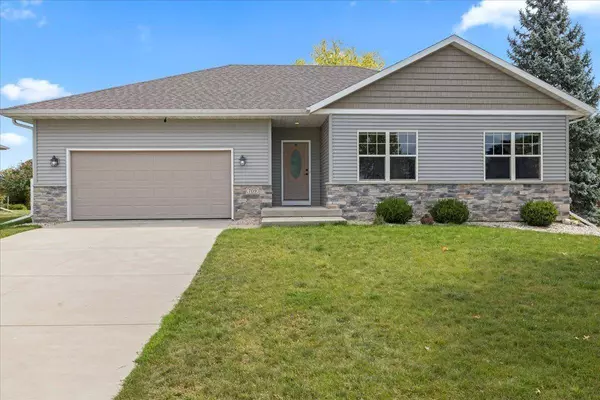 709 Holy Cross Way, Madison, WI 53704