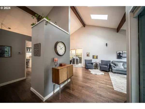 16365 SW GREENLAND DR, Tigard, OR 97224