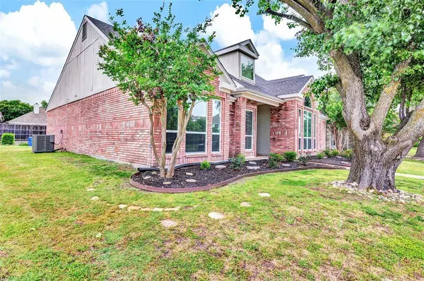 5709 Willowbrook Drive, Rowlett, TX 75088
