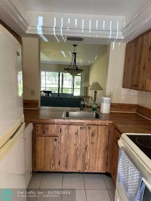 1977 SW 15th St  #111, Deerfield Beach, FL 33442