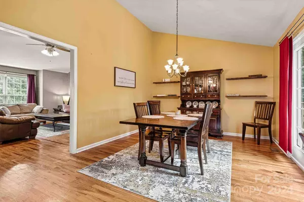 3246 48th Avenue LN, Hickory, NC 28601